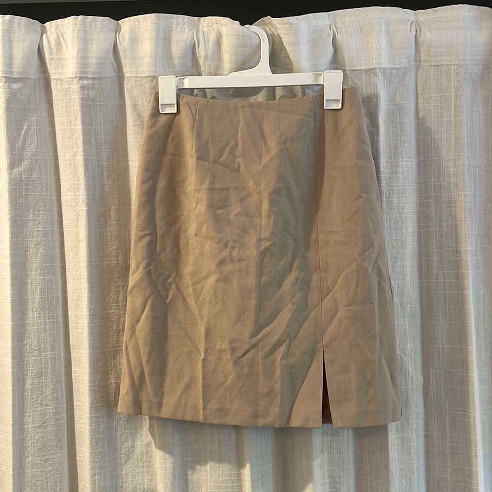Dressbarn Formal Pencil Skirt, Size 6.